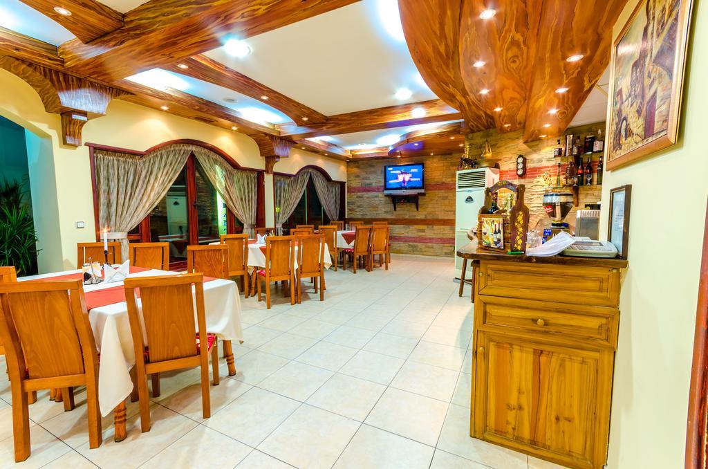Hotel Cosmos Asenovgrad ภายนอก รูปภาพ