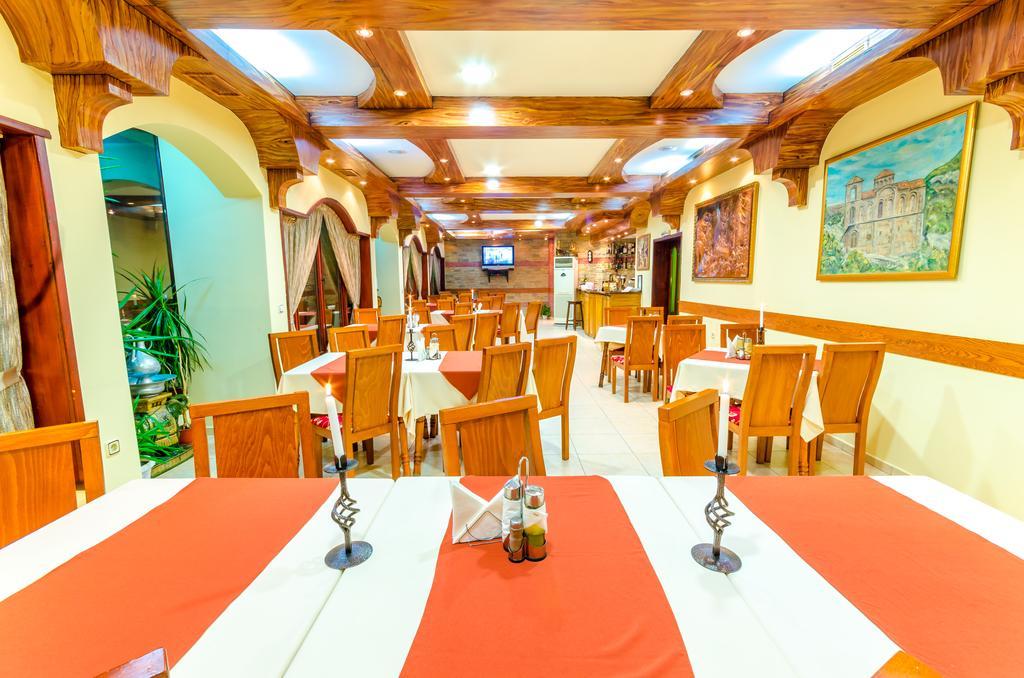 Hotel Cosmos Asenovgrad ภายนอก รูปภาพ