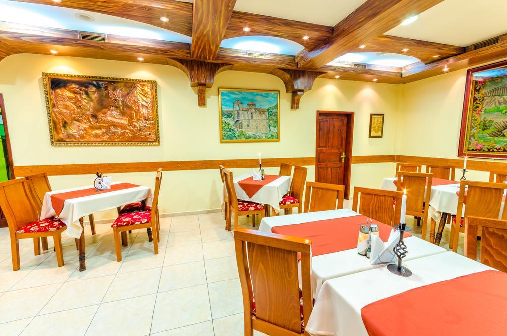 Hotel Cosmos Asenovgrad ภายนอก รูปภาพ
