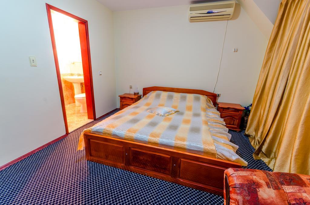 Hotel Cosmos Asenovgrad ภายนอก รูปภาพ